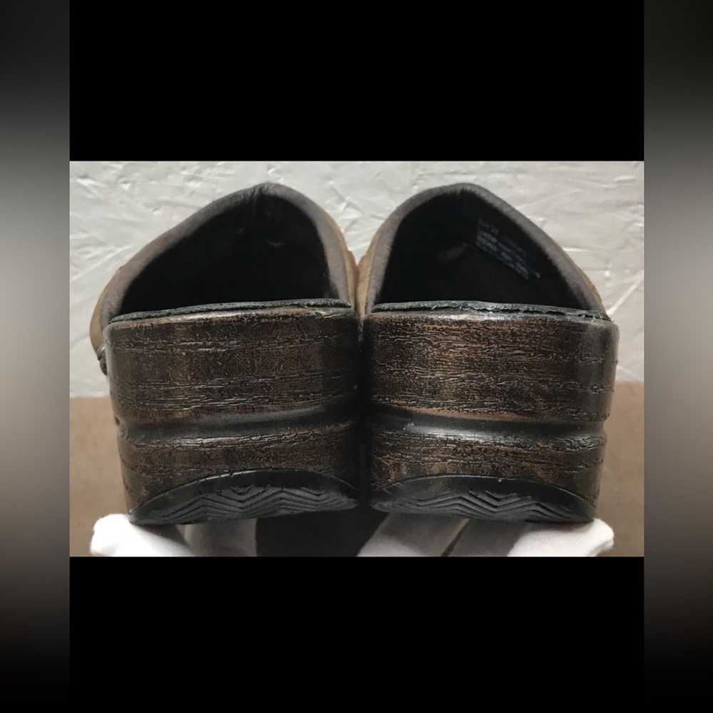 Dansko Shannon Women's Clogs Mules Brown Nubuck Leather Tassels Size 8.5-9 EU 39 - Picture 6 of 16